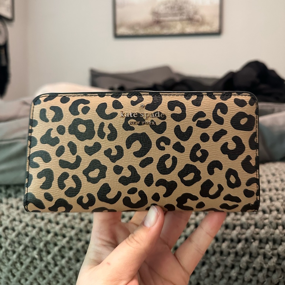 Kate Spade cheetah print wallet🤎